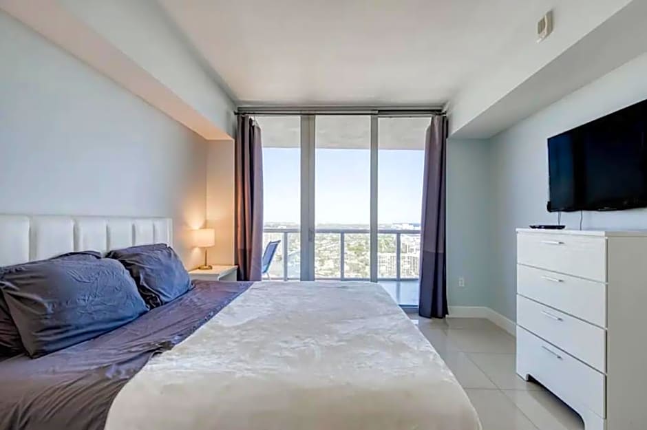 Stunning Penthouse Suite Waterfront 2BD 2BA