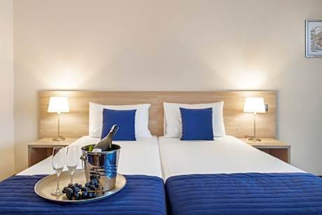 Twin Room with City View