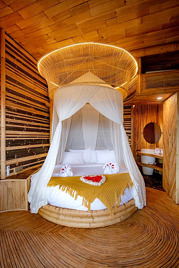 3 Bdr - Luxury Cliffside Bamboo Villa