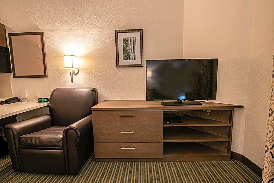 Candlewood Suites-West Springfield By IHG