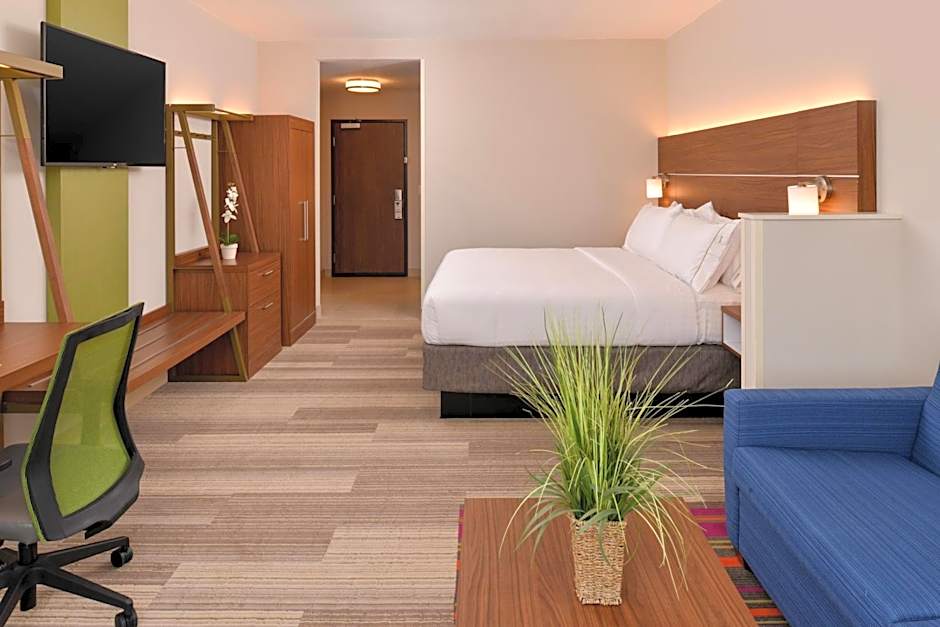Photo 1 of 5 of 1 King Bed with Sofabed Suite