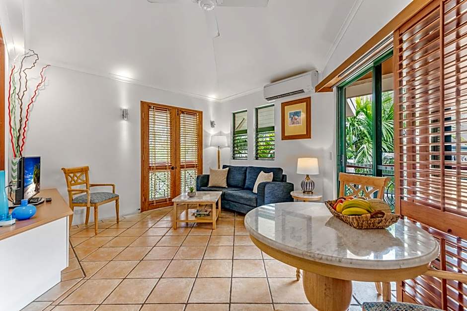 Martinique On Macrossan