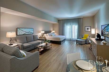 Deluxe King Studio