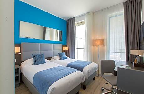Standard Twin Room with Sea View