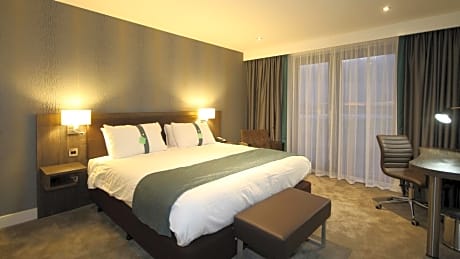 Premium King Room with Racecourse View 
