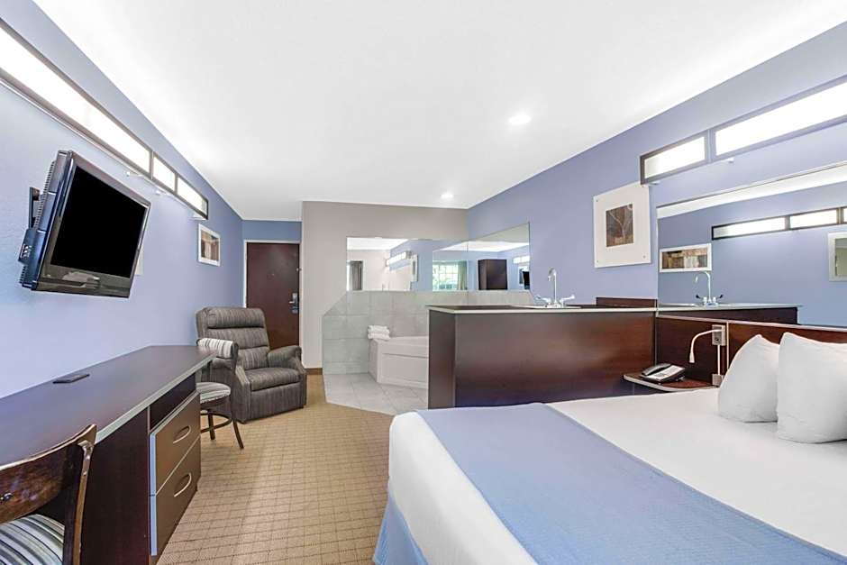 Microtel Inn & Suites By Wyndham Bath