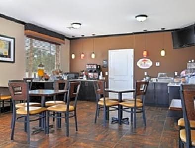 Super 8 by Wyndham Center