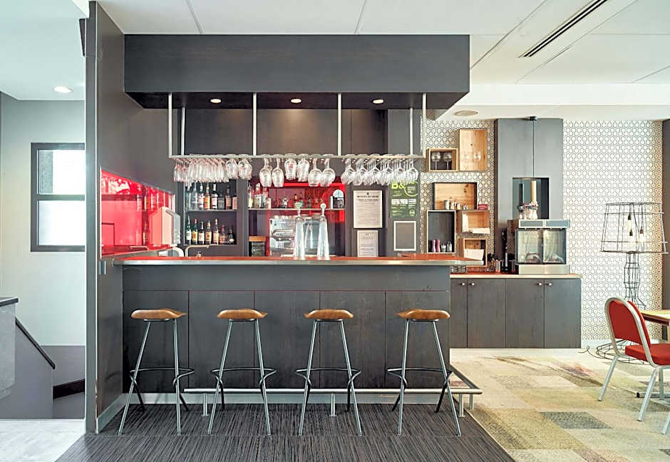 B&B HOTEL Saint-Quentin-en-Yvelines Centre Gare 4 étoiles