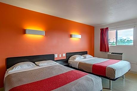 Deluxe Queen Room with Two Queen Beds - Non-Smoking