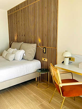 Superior Double Room with Sea View - Ground Floor