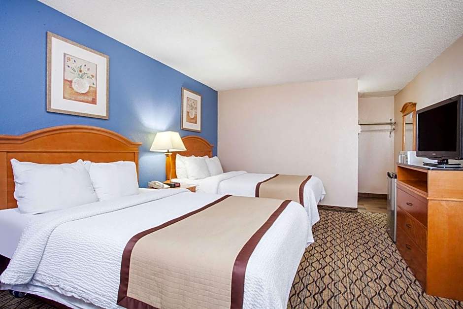 Baymont by Wyndham Madison Heights Detroit Area