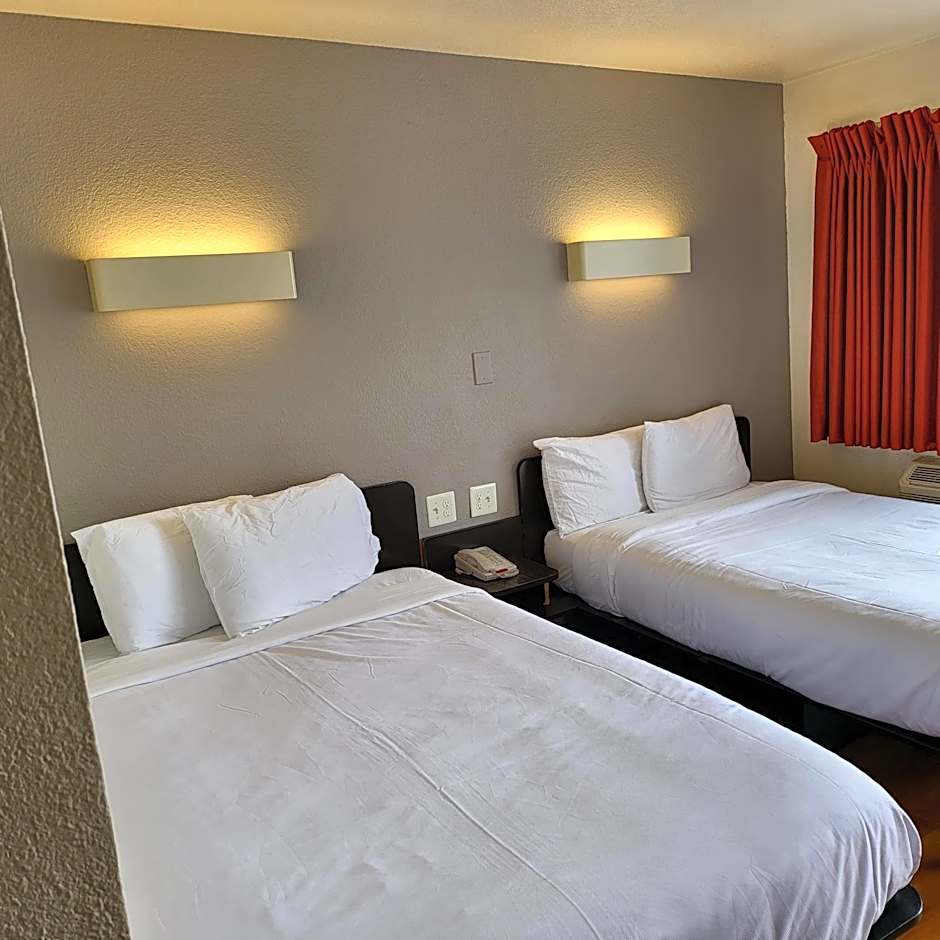 Super 8 by Wyndham Santa Clara