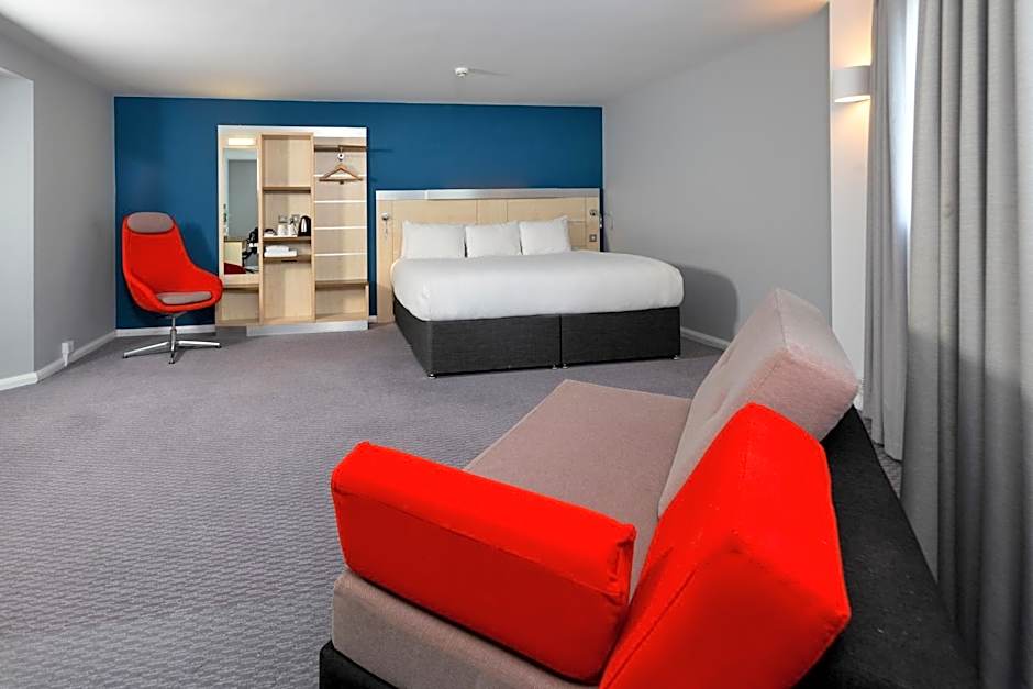 Holiday Inn Express Swindon City Centre By IHG