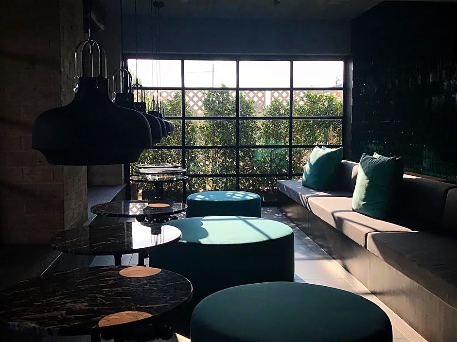 Theorie Hotel Sukhumvit 107 by SLH