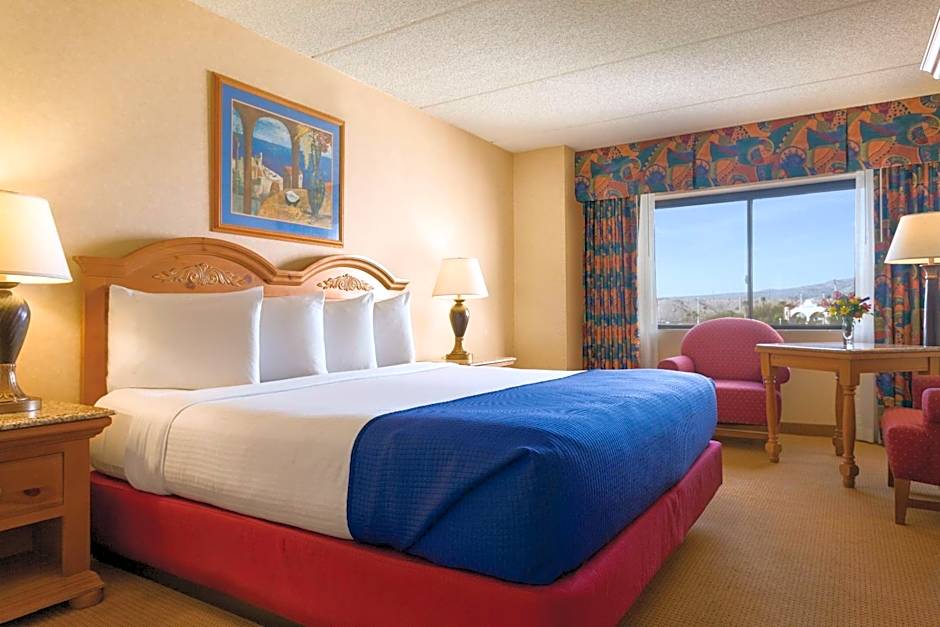Photo 1 of 4 of Deluxe 1 King Bed, Central Tower