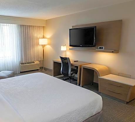 King Room with Roll-in Shower - Non-Smoking