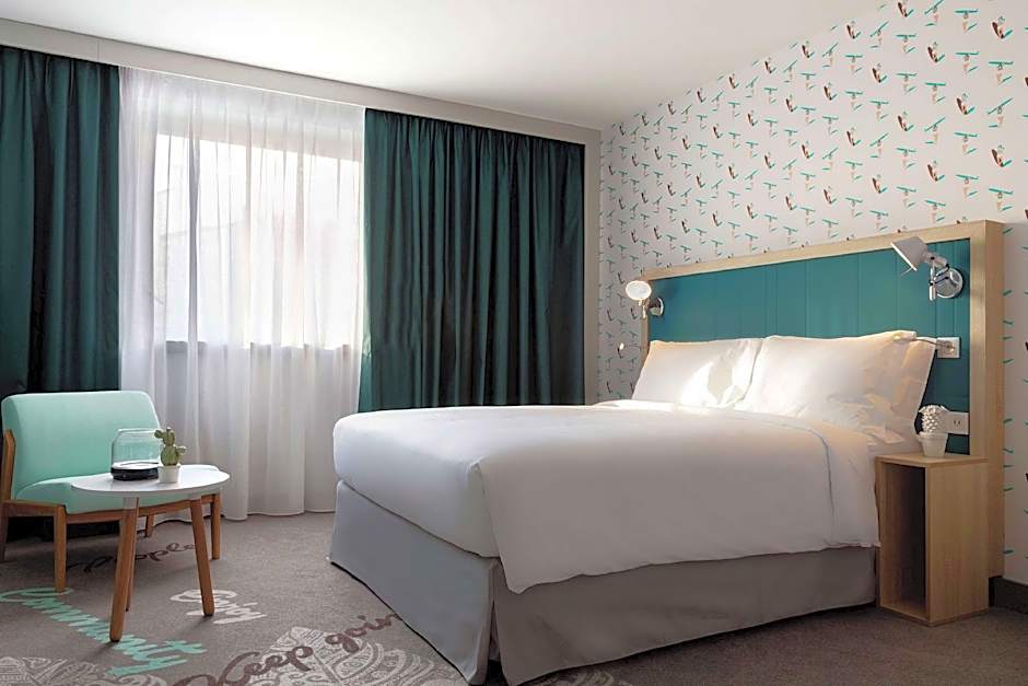 Hampton by Hilton Paris Clichy – Clichy, CA