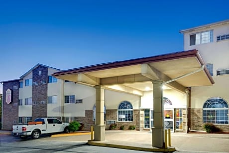 Super 8 by Wyndham Kansas City