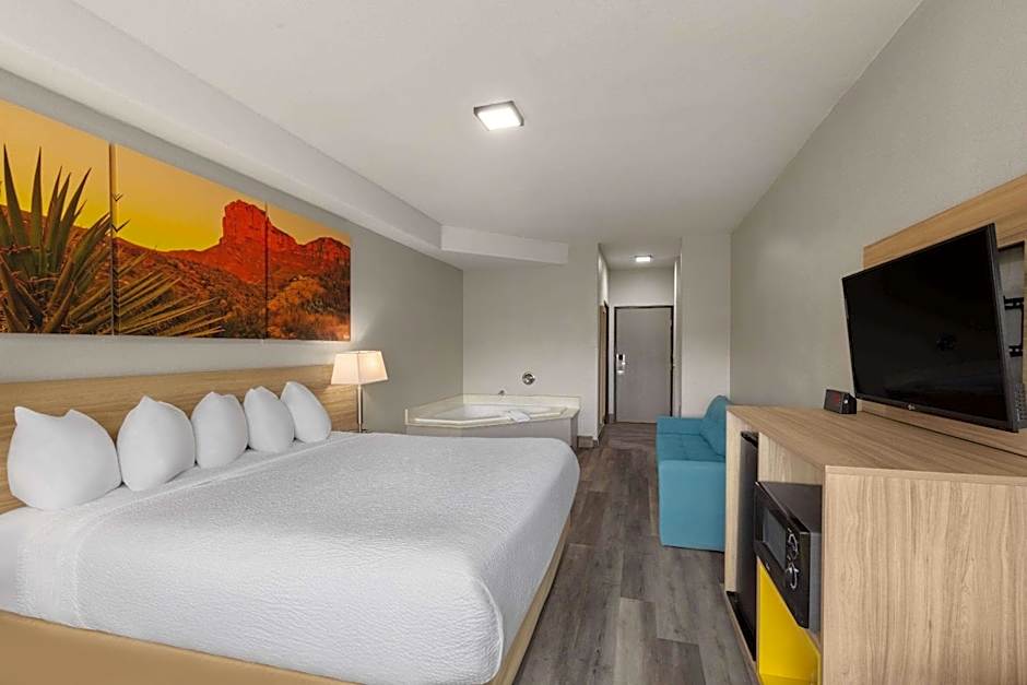 Days Inn & Suites by Wyndham Tucson/Marana