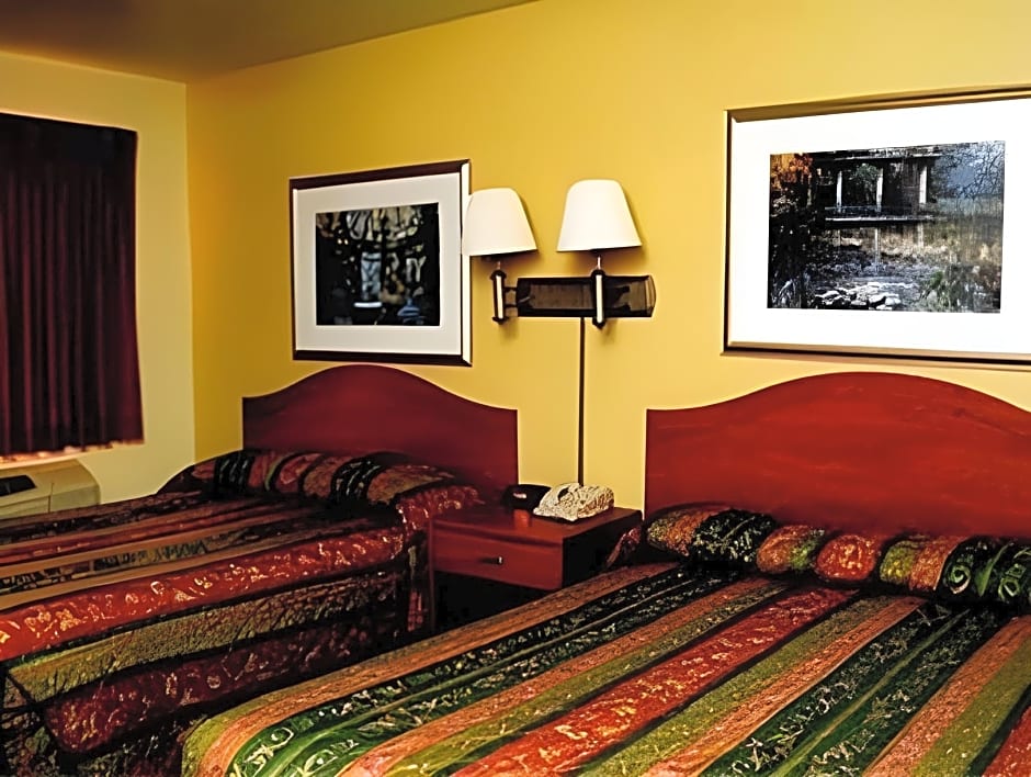 Econo Lodge East