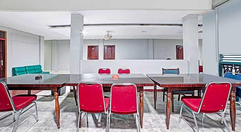 OYO 90487 Wisma Kuta Karang Baru