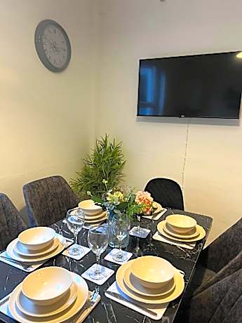 Abington Park 5 Bedrooms with en-suite