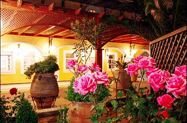 Crithoni's Paradise Hotel