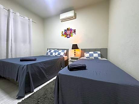 Casa gostosinha perto do centro + ar cond. e vaga