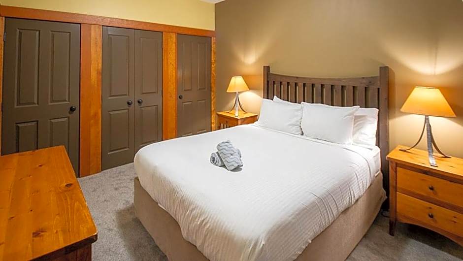 Timberline Lodges by Fernie Lodging Co