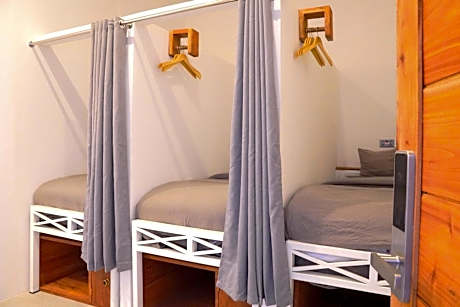 Single Bed in Mixed Dormitory Room