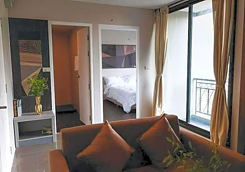 RQ Bangkok Sukhumvit 107 by Collection O