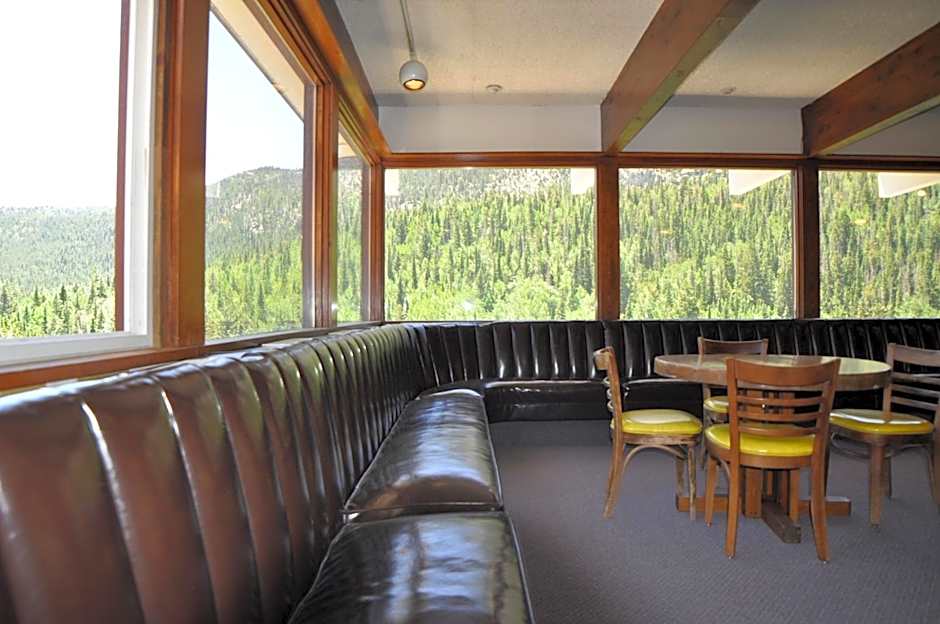 Monarch Mountain Lodge