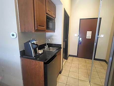 Quadruple Room with Two Queen Beds and Tub - Disability Access/Non Smoking