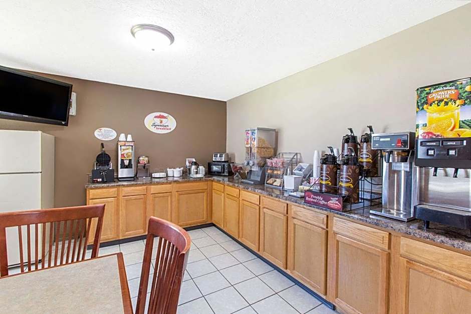 Super 8 by Wyndham Belleville