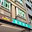 CHECK inn Express Taichung Fengchia