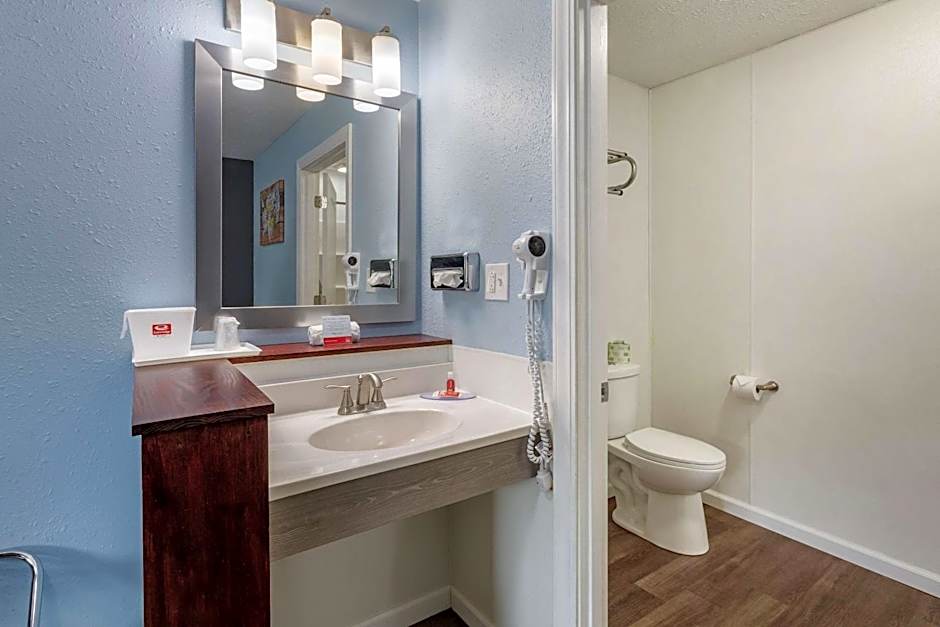 Econo Lodge Inn & Suites Sandusky South