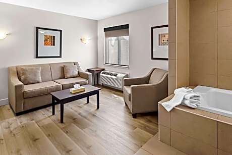 King Room with Kitchenette - Non-Smoking