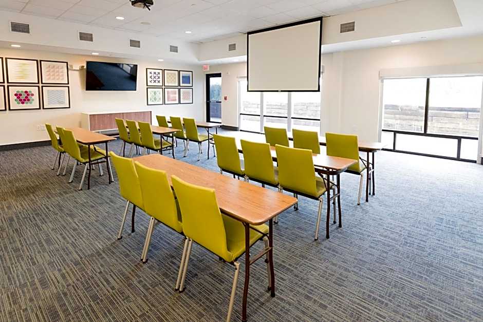 Holiday Inn Express & Suites Lexington NW-The Vineyard by IHG