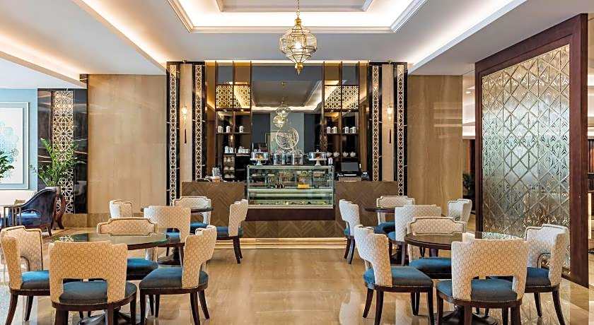 The Diplomat Radisson Blu Hotel Residence & Spa