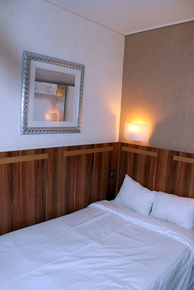 Hotel The Originals du Grand Monarque Nantes Gare