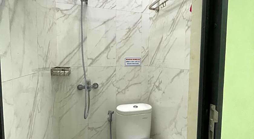 OYO 93412 Kost Irma Syariah Near UPTD SMP Negeri 8 Parepare