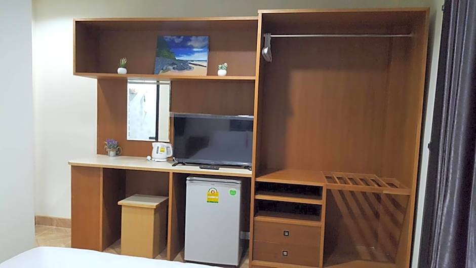 Double D Rooms & Cafe