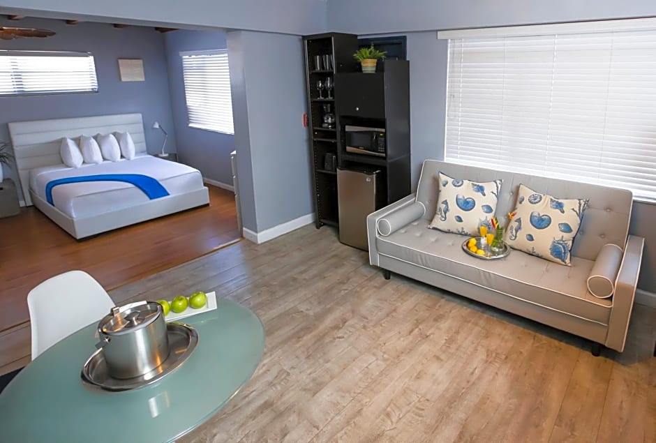 Hollywood Beach Suites and Hotel
