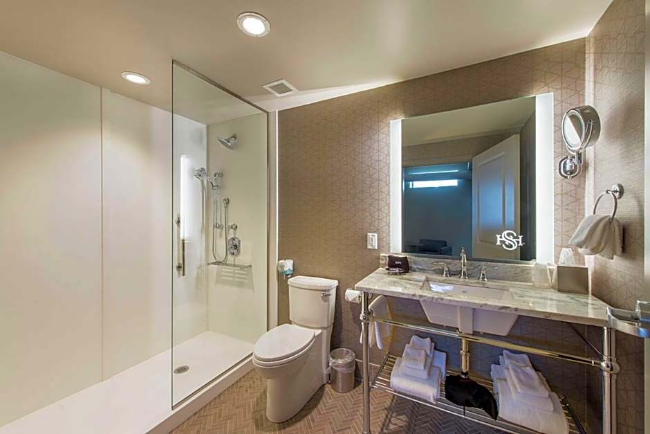 Hotel Saranac Curio Collection by Hilton