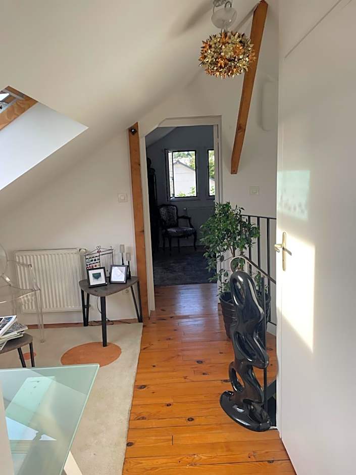Chambre hôtes nichée sous les toits