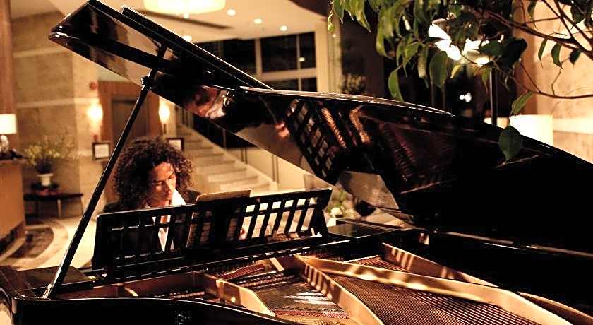 The Avenue Plaza Hotel