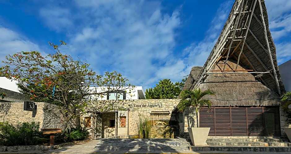 Casa del Jaguar Beach Hotel