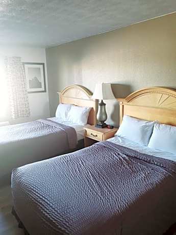 Efficiency Room with Two Double Beds - Non Smoking