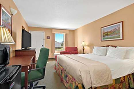 Photo 1 of 4 of 1 King Bed, Nonsmoking