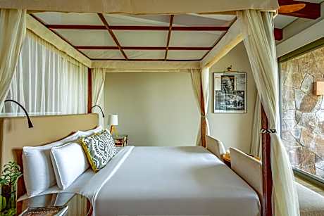 2-BEDROOM SUITE LAGOON VIEW SAFARI EXPERIENCE